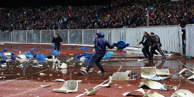 Hooligan Là Gì? Nguyên Nhân Tình Trạng Bạo Lực Trong Bóng Đá 4 Vấn nạn bạo lực sân cỏ thường được xảy ra bởi nhiều nguyên nhân